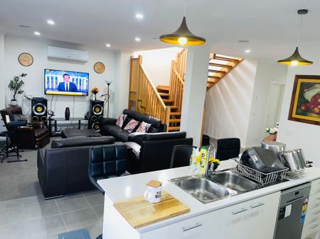 Melton South - Photo 3