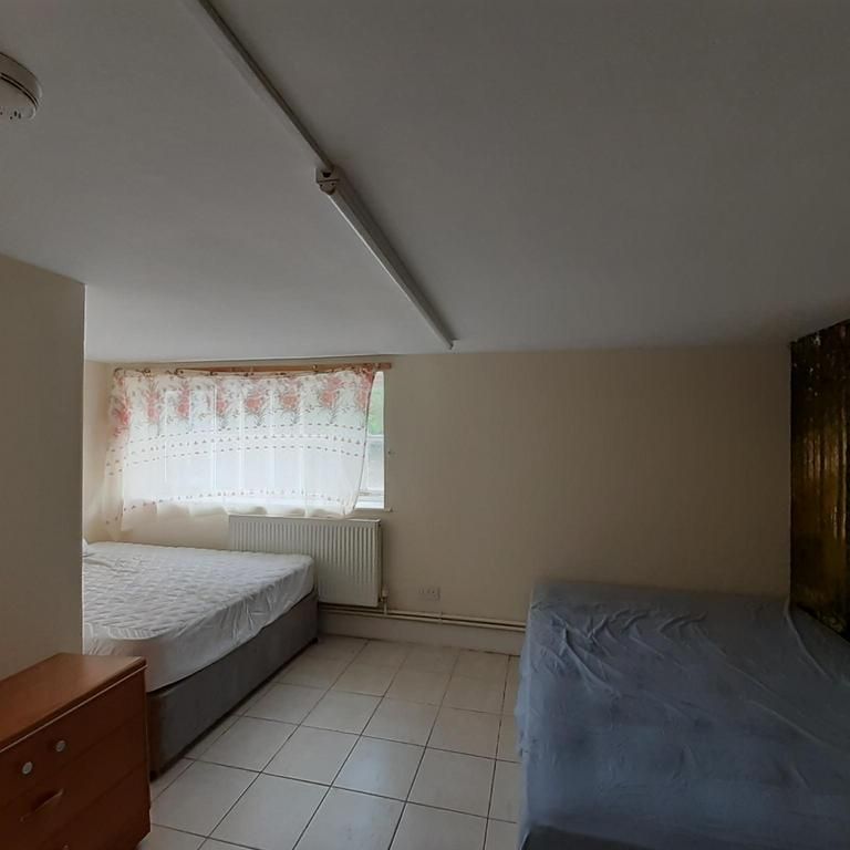3 bedroom apartment to rent - Photo 1