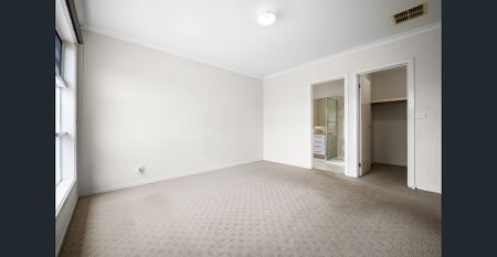 4 BEDROOM FAMILY HOME - Photo 3