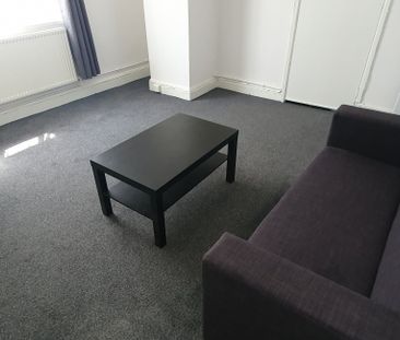 Flat 2, 18 Mundy Place, Cathays, Cardiff, CF24 4BZ - Photo 4