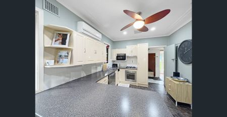 Family home - Photo 4