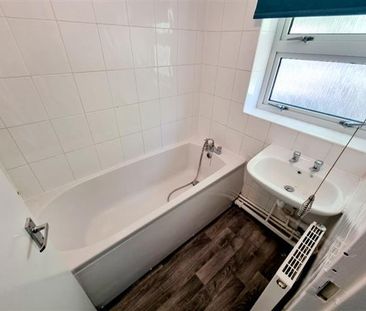 2 bedroom end of terrace house to rent - Photo 5