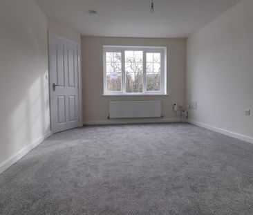 4 bedroom detached house to rent - Photo 3