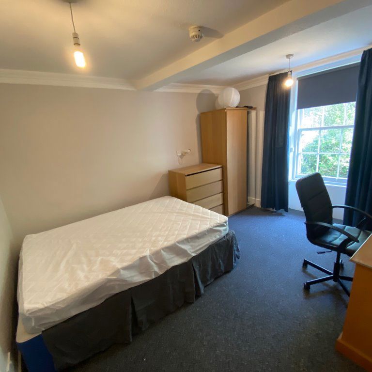 Springfield, Dundee - Photo 1
