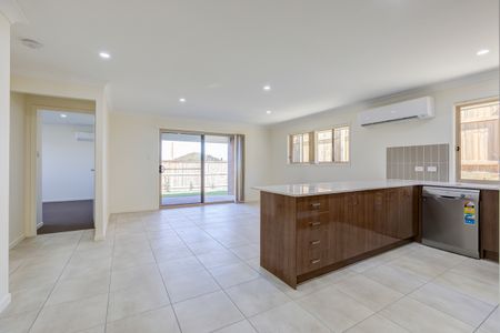 Family Home In Highlands Estate! - Photo 4