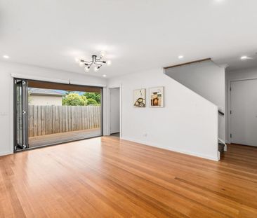Modern Townhouse in Prime Location - Photo 1