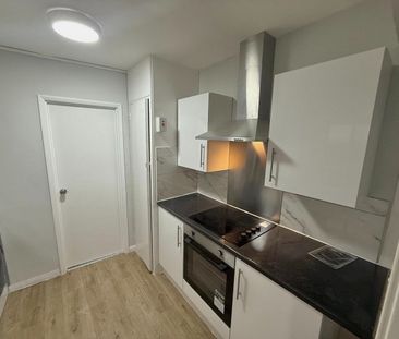 1 Bed Flat, Curzon Street, RG30 - Photo 3