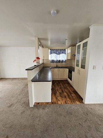 8 Quintal Place, Papatoetoe - Photo 2