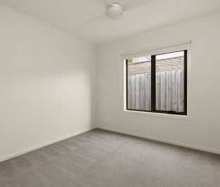 LARGE TWO BEDROOM TOWNHOUSE - Photo 5