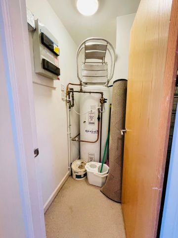 2 Bed Flat, Warwickgate House, M16 - Photo 5