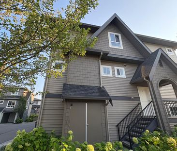 Beautiful Townhome @ "The Brighton" - Photo 3