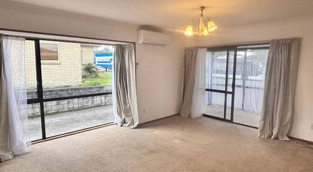 2 Bedroom on Queen St - Photo 2