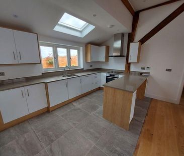 3 bedroom detached house to rent - Photo 4