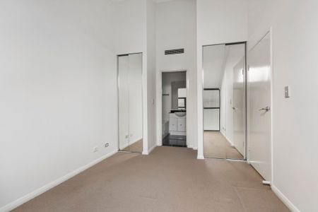 Split Level Loft Residence - Photo 3