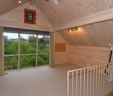 This very tidy two level home offers comfortable and convenient liv... - Photo 1