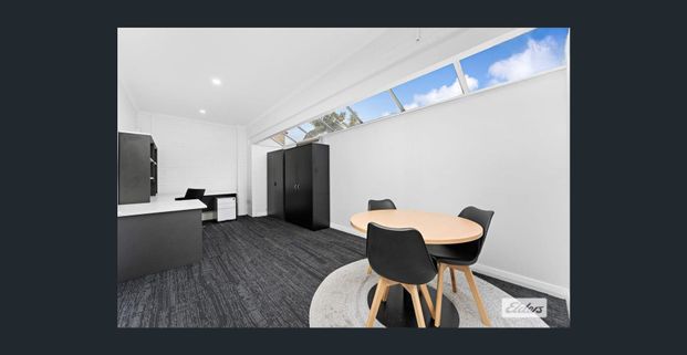 Spacious 5-Bedroom Home in the Heart of Wollongong CBD - Photo 1