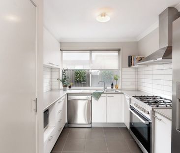 Family Home In Great Location With All The Comforts - Photo 4