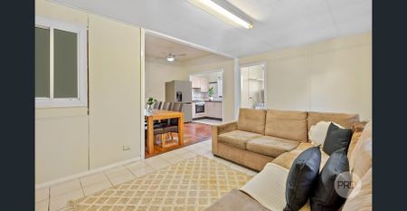 Charming 3-Bedroom Home with Large Yard & Outdoor Entertaining – Prime St Marys Location! - Photo 2