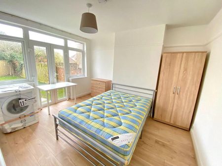 9 bedroom semi-detached house to rent - Photo 4