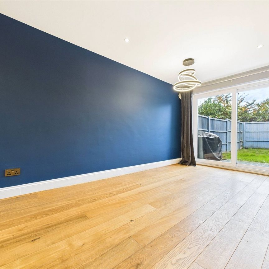 Briar Close, Hampton, Middlesex, TW12 - Photo 1