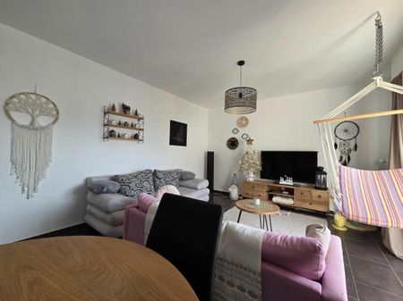 Renovated – spacious 2.5 pces near school with parking space - Photo 2