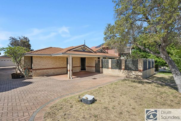 FANTASTIC VILLA IN PRIME LOCATION - Photo 1