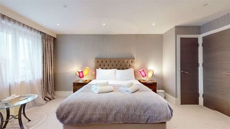 A bright and spacious home offering versatile living accommodation arranged over three floors, and enjoying unrivalled views across the River Thames to Windsor Castle. - Photo 4