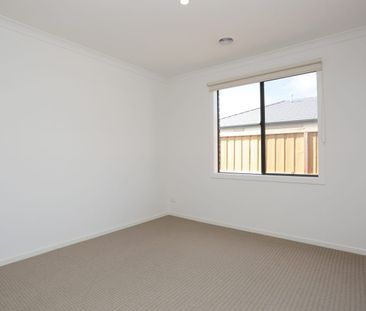 Elegant Family Living with Space, Style & Effortless Comfort - Photo 2