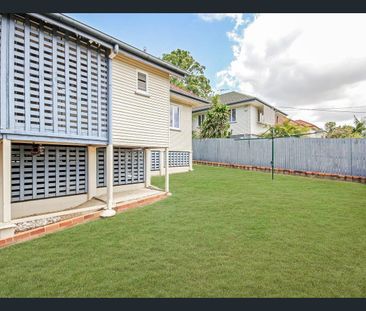 Stunning 3 Bedroom Home with Sunroom for rent - Photo 4