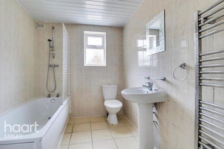 3 bedroom terraced house to rent - Photo 4