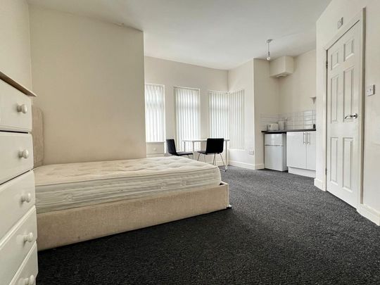 Studio to rent - Photo 1