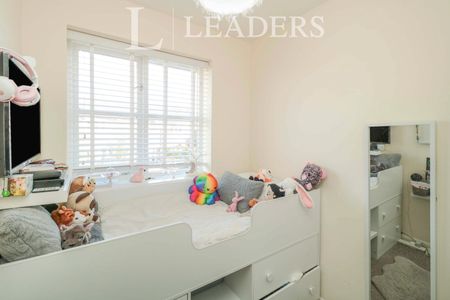 3 bedroom house to rent Wedgewood Drive, Harlow, CM17 - Photo 3