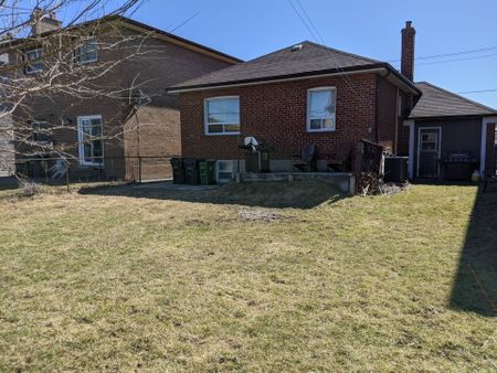 For Lease - 368 Hillmount Avenue, Toronto, Ontario - Photo 2