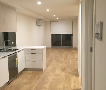 MODERN AND STYLISH TWO BEDROOM APARTMENT - Photo 5