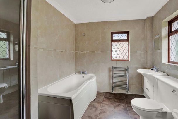 4 bedroom detached house to rent - Photo 1