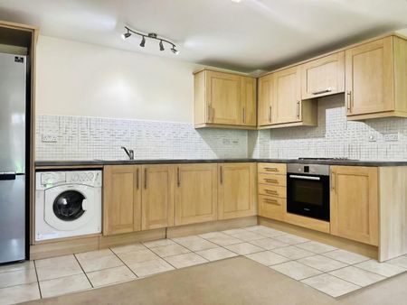 2 bedroom Flat To Let - Photo 2