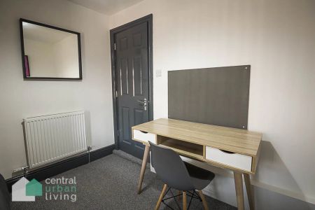 To Rent Catherine Street, **Available From August 2025 - 5 Bedrooms**, Chester - Photo 5