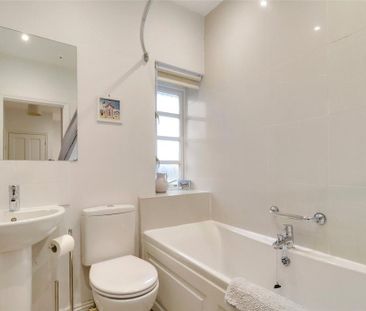 2 bedroom end of terrace house to rent - Photo 6