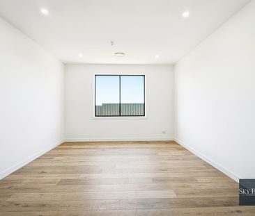 🏡 Stylish Brand-New Family Home for Lease in Claremont Meadows - Photo 2