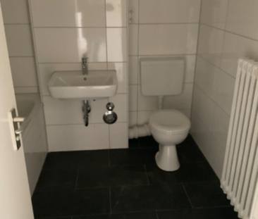 Modernisierte Balkonwohnung für die kleine Familie - Photo 1