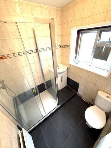 1 bedroom in a house share to rent - Photo 5