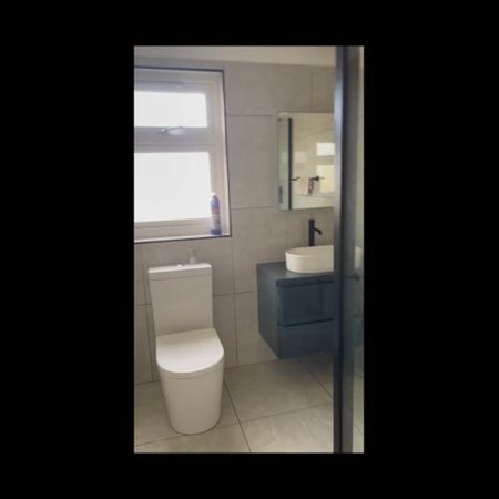 Room in a Shared House, Loxford Lane, IG1 - Photo 4