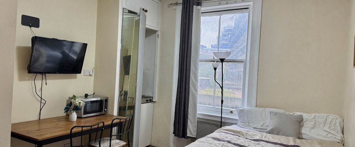 Aldersgate Street - Photo 1