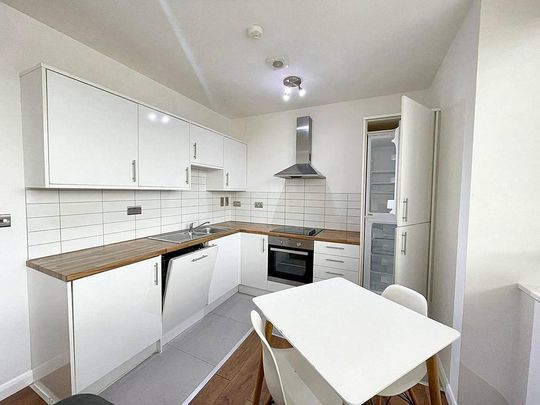 2 bedroom flat to rent - Photo 1