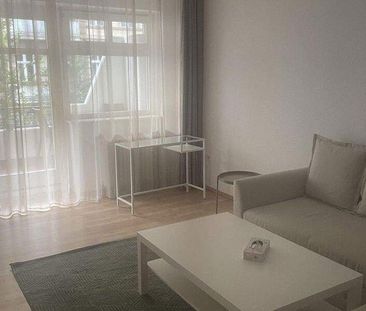 All-inclusive! Hochwertig möblierte Wohnung mit Einbauküche und Bal... - Photo 1