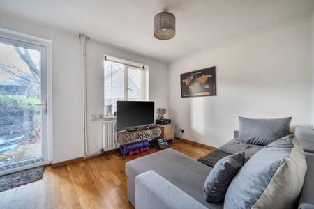 1 Bed Terraced House, Emerald Close, E16 - Photo 5