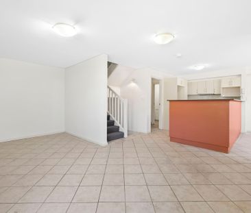 6 - 9 Months Lease - Split Level Marrickville Townhouse - Photo 3