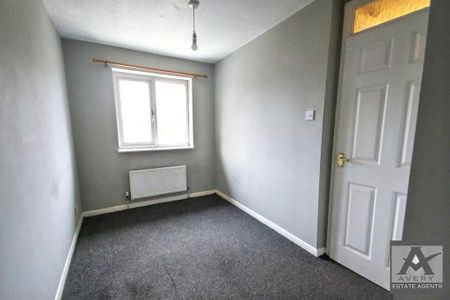 2 bedroom semi-detached house to rent - Photo 4