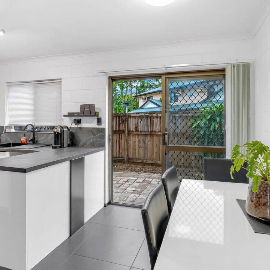 MODERN RENOVATED TOWN HOUSE! - UNFURNISHED - Photo 1