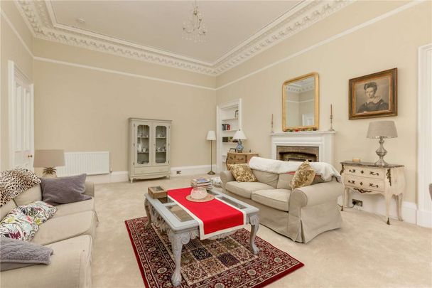 A beautifully presented furnished one-bedroom ground floor apartment in Edinburgh’s highly desirable West End. - Photo 1